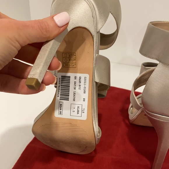 Bcbg satin pumps.  Perfect condition - Picture 5 of 6